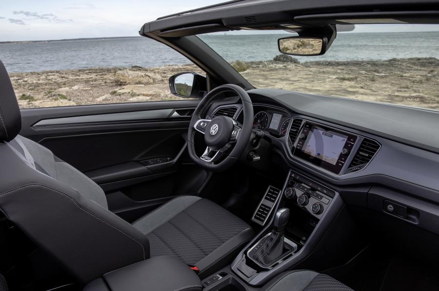 Торпедо Volkswagen T-Roc Cabriolet R-Line 2019 года  (WW) (фото 112 из 137)
